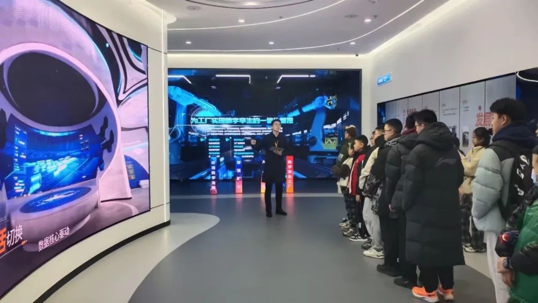 践行公益 彰显担当！！！凯时尊龙数字联合爱心组织举办数字科普体验活动